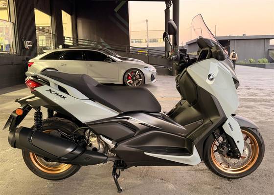YAMAHA XMAX 300 CONNECTED ABS YAMAHA XMAX 300 CONNECTED ABS